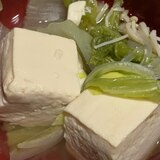白菜とえのきの湯豆腐